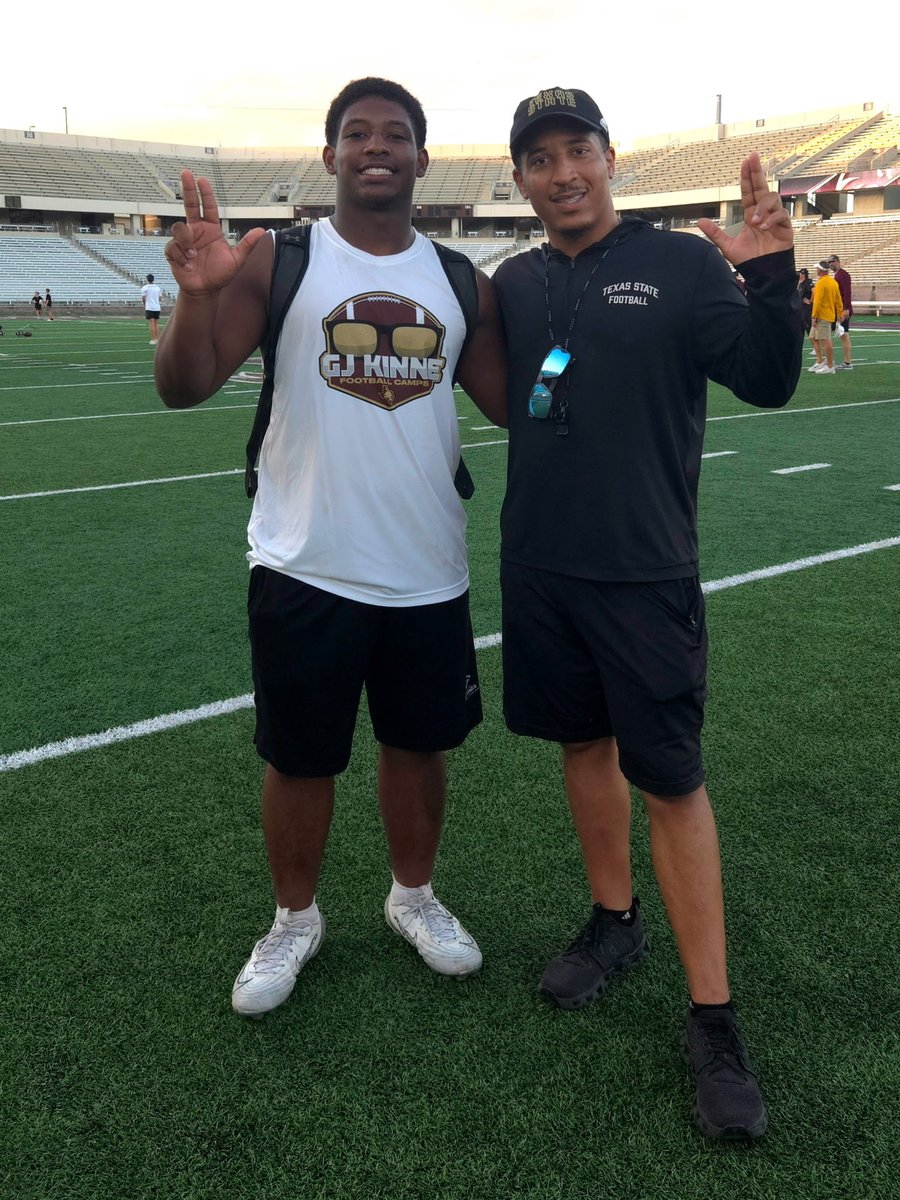 iarnold4532's tweet photo. Another great day to work and learn with @_CoachGregg and @CoachMicahLopez!! I’m ready to show y’all my skills this fall!! #GoBobcats @JGriedl @TXSTATEFOOTBALL #GoBears #TGOT #JYD @guerragirl23 https://t.co/kyqDICYJdu