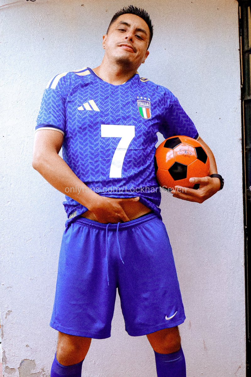 LockhartSeven's tweet photo. Y llegó al fin la justa deportiva 🏆 Que buena manera de empezar la etapa mundialista ⚽️ la pelota está en juego! 

Fué una gran partida, pero de culos🍑 y unas gran metidas... ah y de goles también  😈🔥

Cuando el narrador de fútbol dice que se calentaron los ánimos, ahora entiendo a que se refería! Lo que sucede es que faltaba motivación para entender el juego 😏
 
La convocatoria para la revancha ya está abierta! muy abierta 🤤 También se buscan recoge|pelotas, aguadores y porristas que deen todo en la cancha 🤩💪🏻

Llegó la pasión por el fútbol

@Contakto124🏠
@eugenioaschulz 📸🎬
