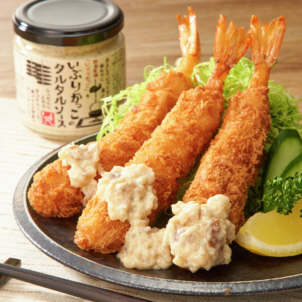 KALDI_webshop's tweet photo. 秋田名物の燻製たくあん、いぶりがっこがふんだんに入った、香りとコクが織りなす大人のタルタルソース。燻製の香りとタルタルソースの酸味や甘みとのバランスが絶妙で、やみつきになる味わいです。揚げ物にかけるのはもちろん、マヨネーズの代わりにポテトサラダと和えても◎
https://t.co/kl7JKAZIS1 https://t.co/ps8RgdHcO1