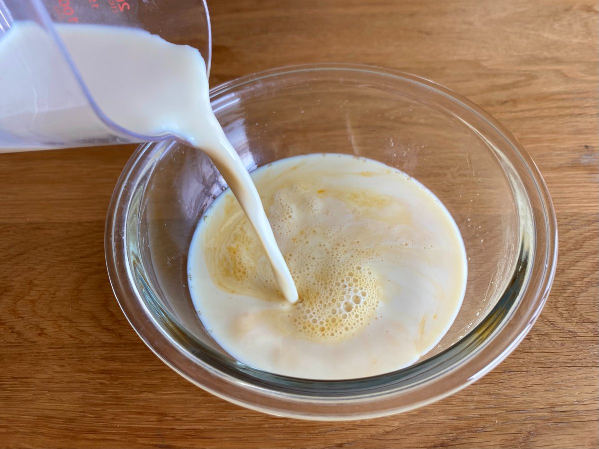kikkoman_tounyu's tweet photo. 簡単レンジで3分⏰
『なめらかぷるぷる食感 タッパー豆乳プリン』🍮🥛

トッピングではちみつやきな粉をかけるとおいしいよ✨
ご自愛レシピで自分にご褒美あげちゃおう🎵
 
 #キッコーマン豆乳 https://t.co/OtMqfsUzPk