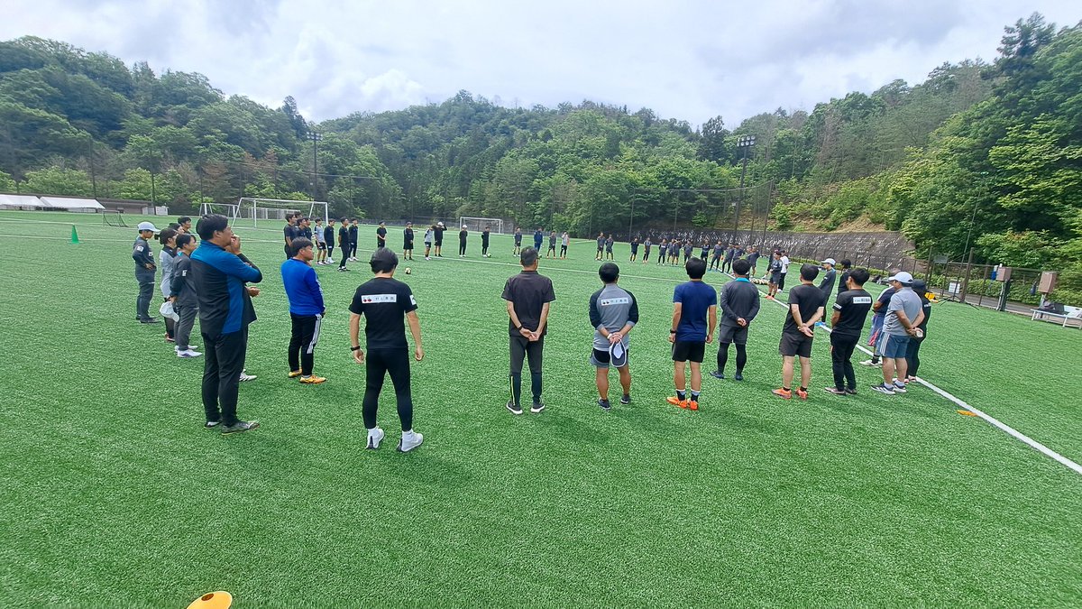 sfc_school's tweet photo. 【育成ﾐｰﾃｨﾝｸﾞ】
今年も地域の指導者と一緒に学びの機会を共有します⚽️🌏🏟
今回はユースの指導現場からの実践でした🥰🤩😁
https://t.co/AtIRqxviIt

#sanfrecce
#サンフレッチェ広島
#サンフレッチェユース https://t.co/gEGCGVdeZS