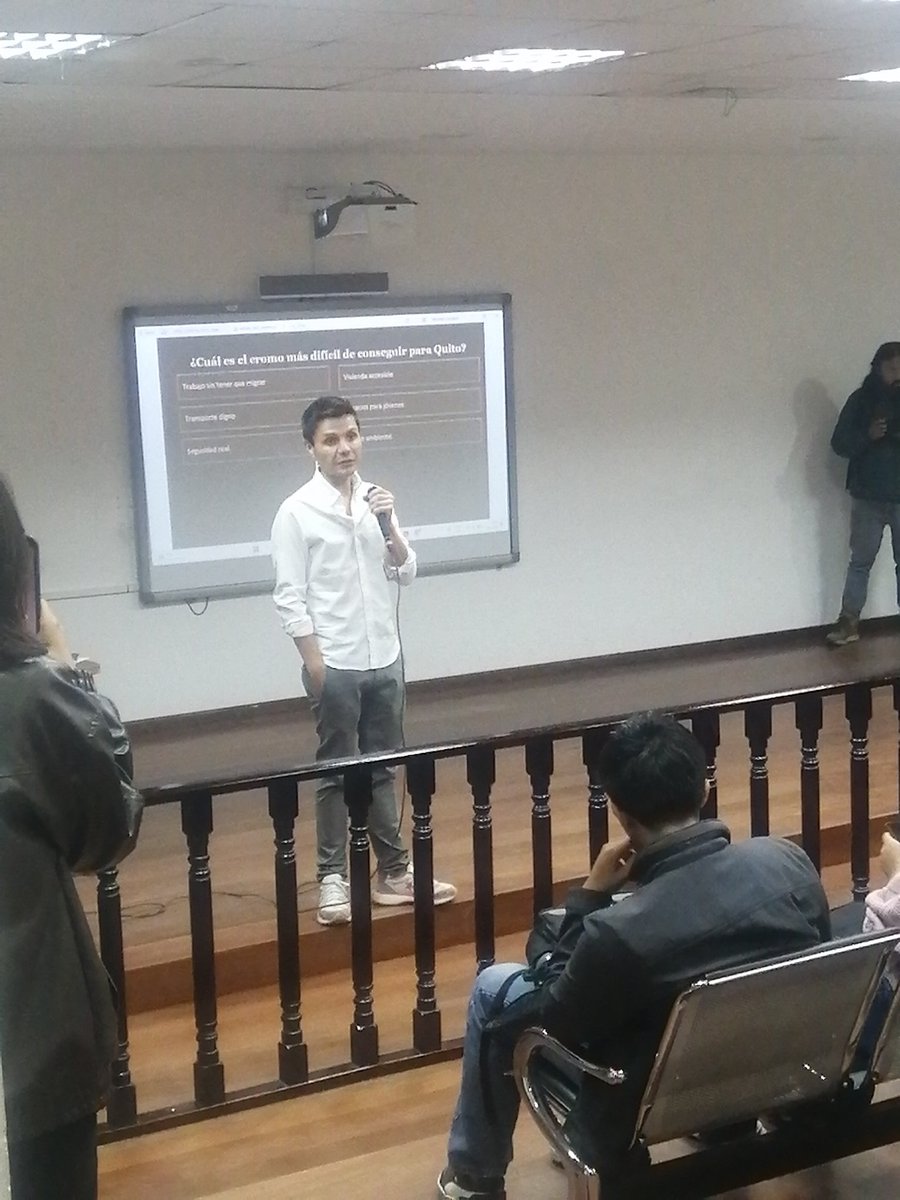 MrTheSico's tweet photo. En tiempos donde la ciudadanía exige resultados, es valioso ver a servidores públicos que salen de las oficinas para dialogar con los jóvenes. @WilsonMerinoR comparte experiencias sobre emprendimiento y seguridad ciudadana, demostrando que escuchar también es servir a #Quito. https://t.co/ftZmqFqE9N