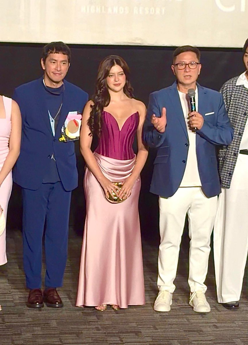 Push_Alerts's tweet photo. Director Eric Quizon addresses the guests at the #ProjectBaby premiere night along with his two stars Rico Blanco and Sue Ramirez. The film also marks Ricoโs first time to play a leading man role in a rom-com. Project Baby is now showing in cinemas nationwide.
#PUSHABSCBN https://t.co/RH88agnEl4