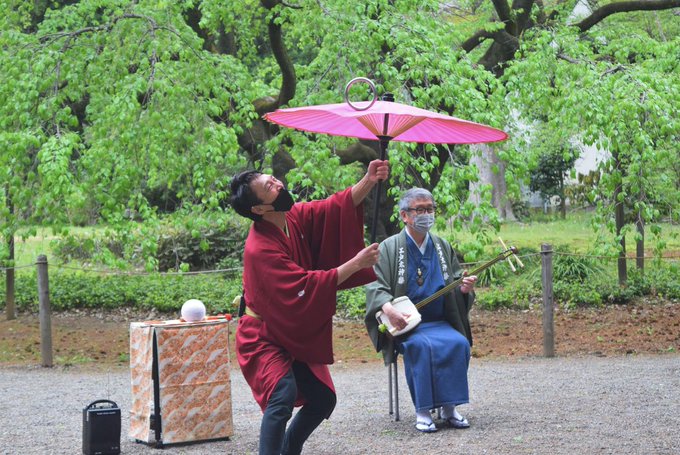 RikugienGarden's tweet photo. 六義園で江戸文化を体感しませんか。
Edo ToKyo Spring 2026 
丸一仙翁社中による「江戸太神楽」の公演を行います。
6月13日(土) ①12：00~ ② 15:00~
場所：しだれ桜前の広場
江戸時代から続く伝統的なバランス芸は圧巻です。
＃六義園 ＃江戸太神楽 #イベント #EdoTokyoキャンペーン2026春 https://t.co/ihFxuytI0D