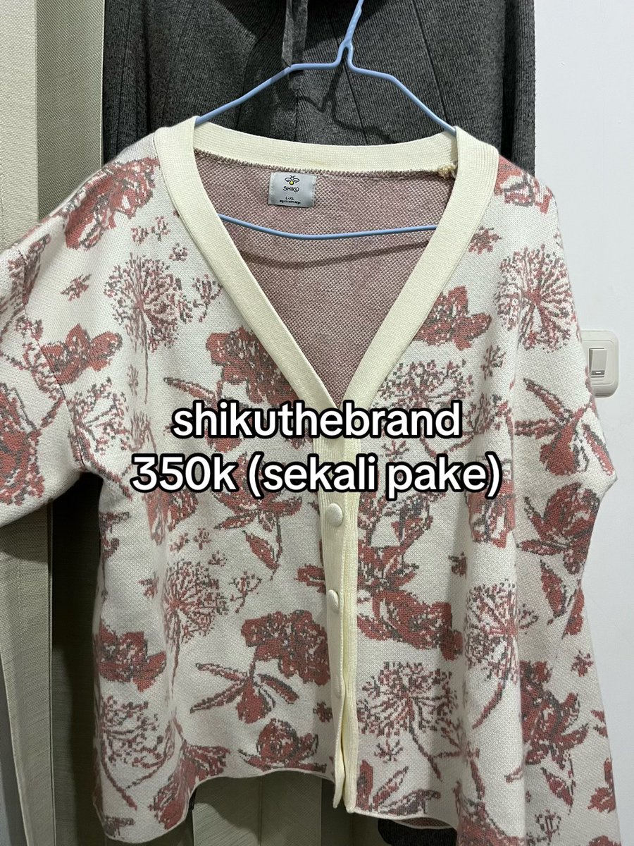 simjaeoyun's tweet photo. wts cardigan

mamamara putih 75k
shiku 350k

dom jogja, bisa oren, splitpay yaa https://t.co/R1FblbjYPU