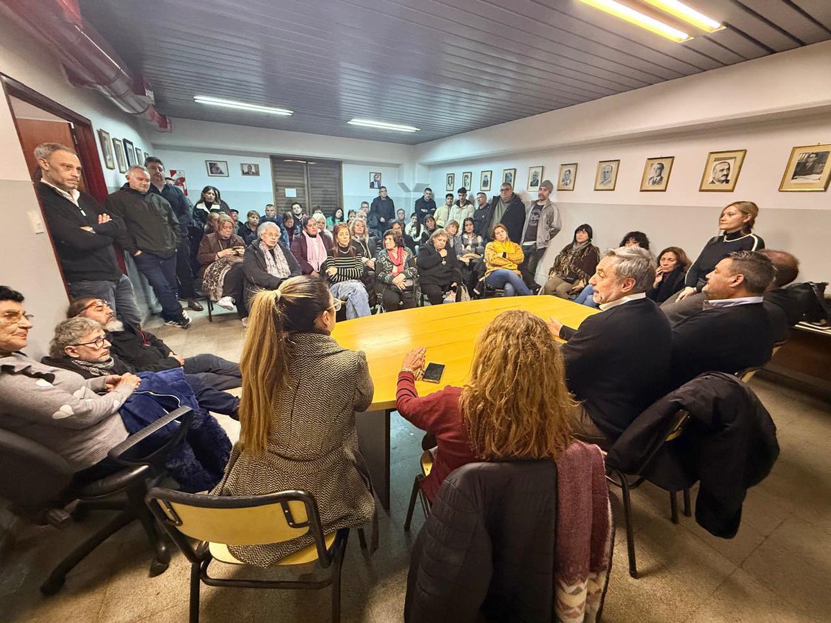 ramonjmestre's tweet photo. ¡Qué lindo es estar en nuestra Casa! Nos encontramos para hablar del partido que queremos y definir los pasos a seguir de cara al futuro. ✨

Creemos firmemente que este es el año para renovar nuestras autoridades a través del voto y la participación. Cumplir con los tiempos institucionales ahora nos va a permitir llegar al año electoral con un partido fuerte, ordenado y listo para proponerle lo mejor a la sociedad. 🇦🇷

Apostamos a un radicalismo grande, de puertas abiertas y con musculatura política. 🚀🇵🇱