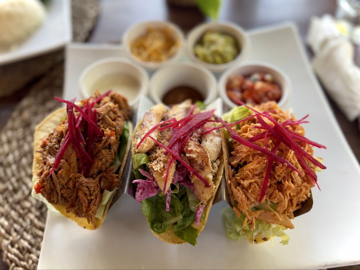 RoebuckSteve1's tweet photo. A lovely #lunch today here in the #DominicanRepublic at @NATURACABANA
Great weather, #delicious #food & #colddrinks
#foodontheplate #wineintheglass @cynthia_hayes @Constan70997526 @CoastCabCritic @CHARLIEWINES @AmauryCarrasco @jwalkermobile @Noles31BB @GlennNashville #sosua https://t.co/Fe5R6zZtga
