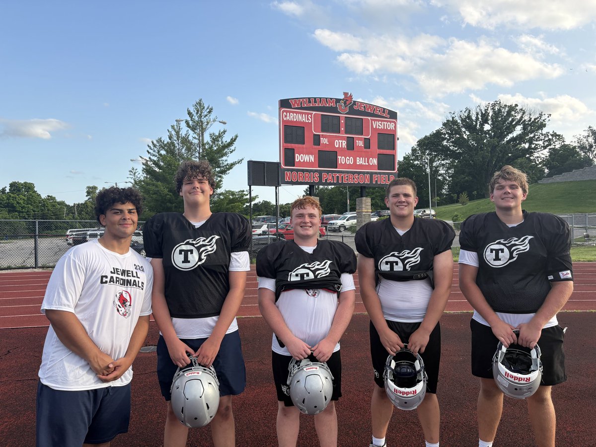 LSWTitanFB's tweet photo. Titans Showed Up at the Jewell Mega Camp! 15 Titans competed and showed their skills in front of a huge collection of college coaches! #GoTitans
@JewellFootball @JPRockMO https://t.co/NOfeLqc2Jx