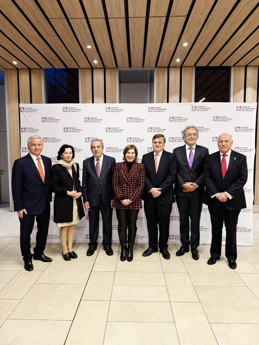 hdesolminihac's tweet photo. En una significativa ceremonia del @IngenierosCHILE reconocimos a los ganadores de los Premios 2026. Felicitamos a @felipelarrain, Premio Nacional Persona; a @RyQ_Ingenieria, distinguida con el Premio Nacional Empresa; y a @stgogonzalez, Premio Nacional Gestión.
Felicitaciones! https://t.co/2nqg24zOUG