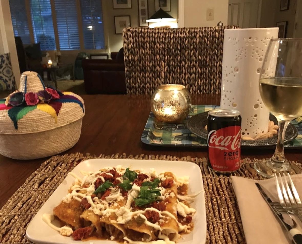 SantosJlorenzo's tweet photo. Whipped up Some Quick Batch oF Homemade Chicken And Chorizo Enchiladas For Dinner Tonight.

🏡🧑🏽‍🍳 👉🏽 🍗 🍖 🌶️🧀🌿 

#Time2Eat 😋 🍽️ https://t.co/apCbNMpjet