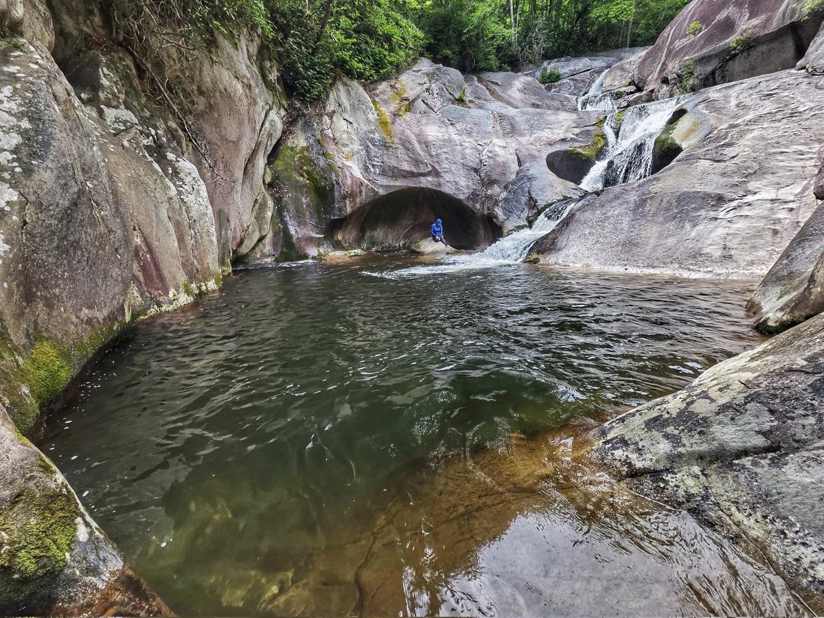EastTNHiking's tweet photo. Unleashed my water loving best friend on Steels Creek Sunday. I think we spent well over two hours enjoying the huge pot hole. https://t.co/lysBjQy6w1