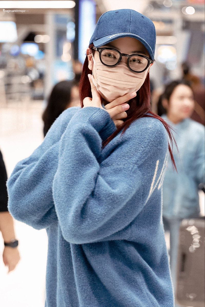 malifan399311's tweet photo. Looking so good in blue. 💙

#FayePeraya https://t.co/SDa5hOUMdI