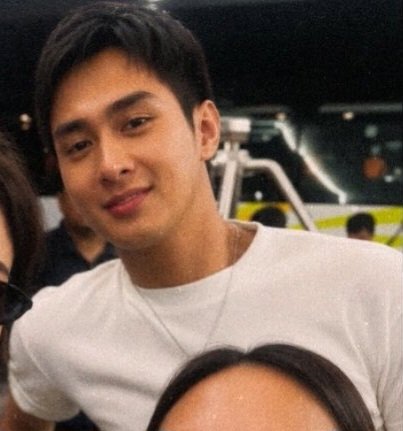 khazelare's tweet photo. No choice na kaya mag stay na lang sila sa panot even nag change na sya ng hairstyle. https://t.co/7F0oL3QBJg