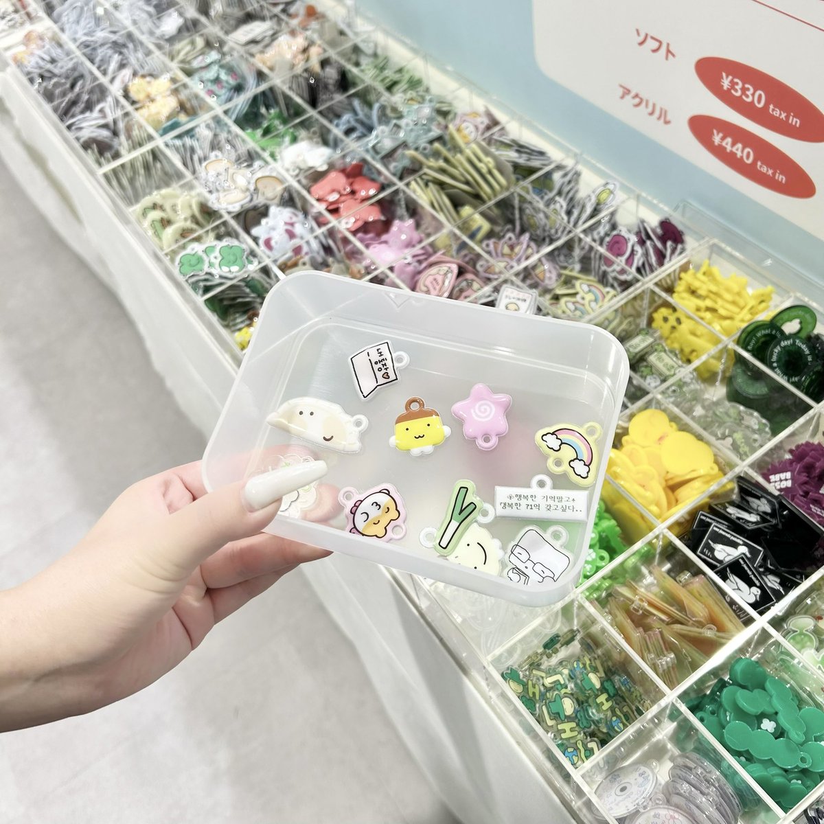 SHIBUYA109NET's tweet photo. \ .*˚✩🎵🍀made by POP-UP OPEN🍀🎵✩.*˚/

韓国の「かわいい」をお届け🇰🇷⸝꙳.⋆

mady byが日本初上陸でSHIBUYA109に
今日からオープン➰.ᐟ.ᐟ 

話題の韓国クリエイター雑貨＆文具の他、
自分だけのキーリングなどが作れるコーナーも🌟˖ ࣪⊹

ぜひチェックしてみてね🎵*.+ﾟ

✔︎︎︎︎ 期間：6/11〜6/23
✔︎︎︎︎ 場所：SHIBUYA109 8F

@madeby_jp_