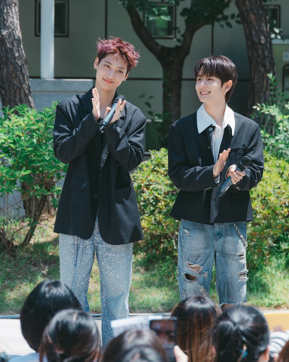 boyf_official's tweet photo. 베프들과 함께한 ‘쇼! 음악중심’ 미니팬미팅🫧

따사로운 햇살과 베프들의 따스한 눈빛만 있다면
뭐든지 할 수 있어✨

#베스트프렌드 #BESTFRIEND
#보이프렌드 #BOYFRIEND
#음악중심 #미니팬미팅 https://t.co/xI8nroRjB2