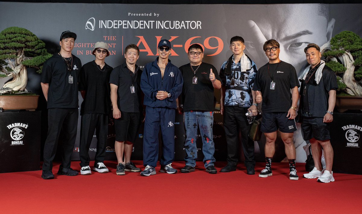 tmhrfky's tweet photo. 笑顔道の福田さんにAK-69さんのライブに誘って頂き最高の笑顔な時間を過ごせました♪ 山岡投手もご一緒させて頂き更にうれしかったです！ https://t.co/Jt9RTvqE8w