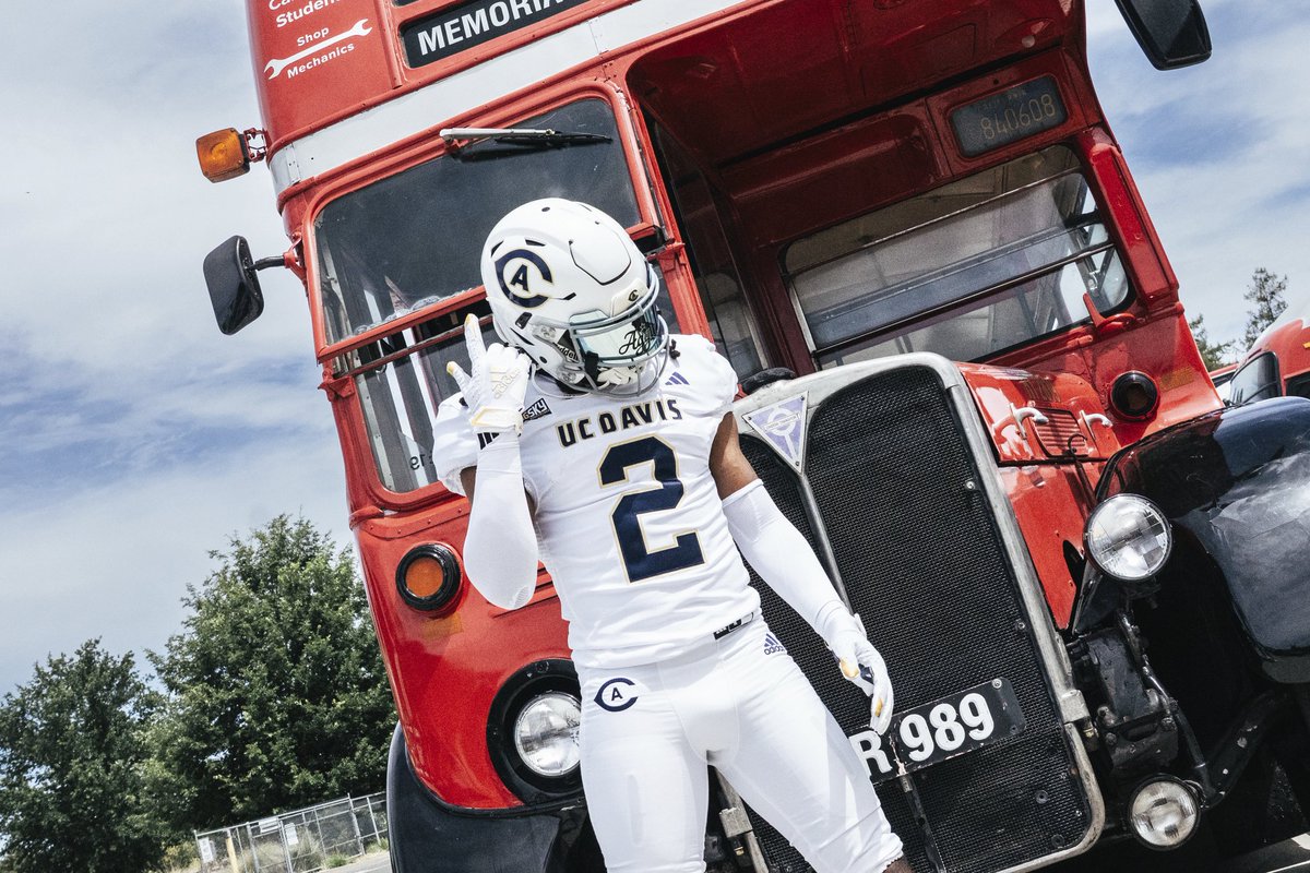 ace__wesley's tweet photo. Had a great OV at UC Davis!!!! Thank you for the hospitality!! @LMBPINKY @GregBiggins @CoachDMinor @recruitcoachmc @ucdpaulshelton @BrandonHuffman @Serra__Football https://t.co/AjdT9CYelL