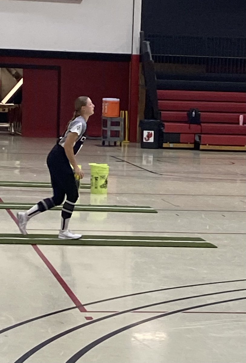 acelynrose's tweet photo. Had a great day showing my skills at the College Coaches Showcase Camp! Thanks to all the coaches for working with us! @Raven_Softball @MizzouSoftball @KUSoftball @TulsaSoftball @WIUSoftball @jewellsoftball @kcroossb https://t.co/0C6Zp6C4t8