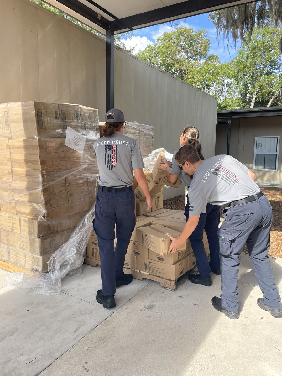 InkInvesting's tweet photo. 📦💙 A huge THANK YOU to the amazing Cadets from St. Johns County Fire Rescue for lending a hand at our Tools 4 Schools warehouse! Because of volunteers like these Cadets, we are one step closer to equipping classrooms with the resources needed for a successful school year. 🚒💙 https://t.co/zbV3mrxwT0