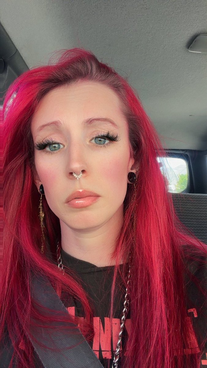 KittyLeigh003's tweet photo. New hair!! https://t.co/pQ3ck6SFt8