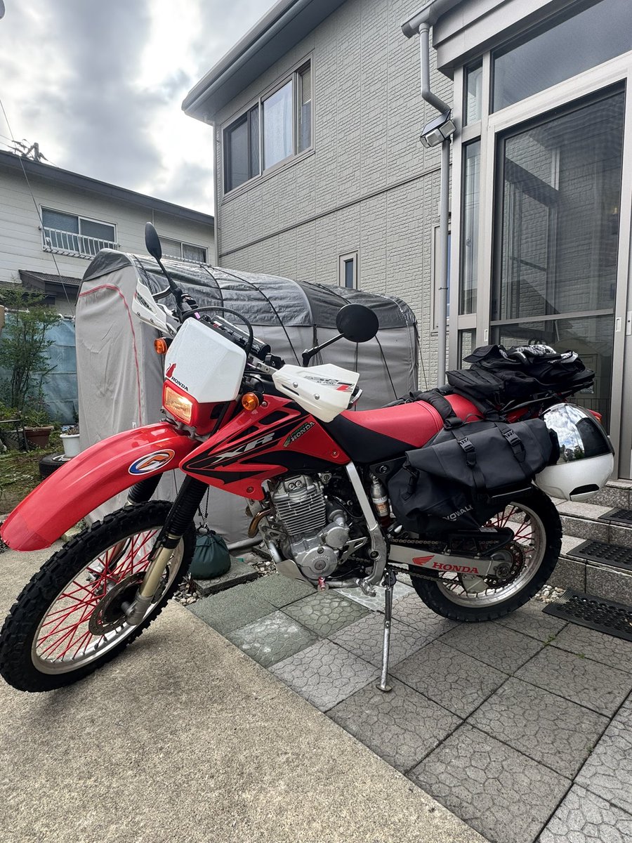 itou1040's tweet photo. 木曜日☀️
週末から色々とバタバタ続きで久しぶりの呟き🙇‍♂️おはようございます
バイクに乗れない日々もそろそろ限界😵につきw今日はツーキング🏍️
あれ？乗れるだけででワクワクすっぞ！
少しだけ遠回りしつつ行ってきます🫡
#XR250
#ツーキング https://t.co/B8HDN73llE