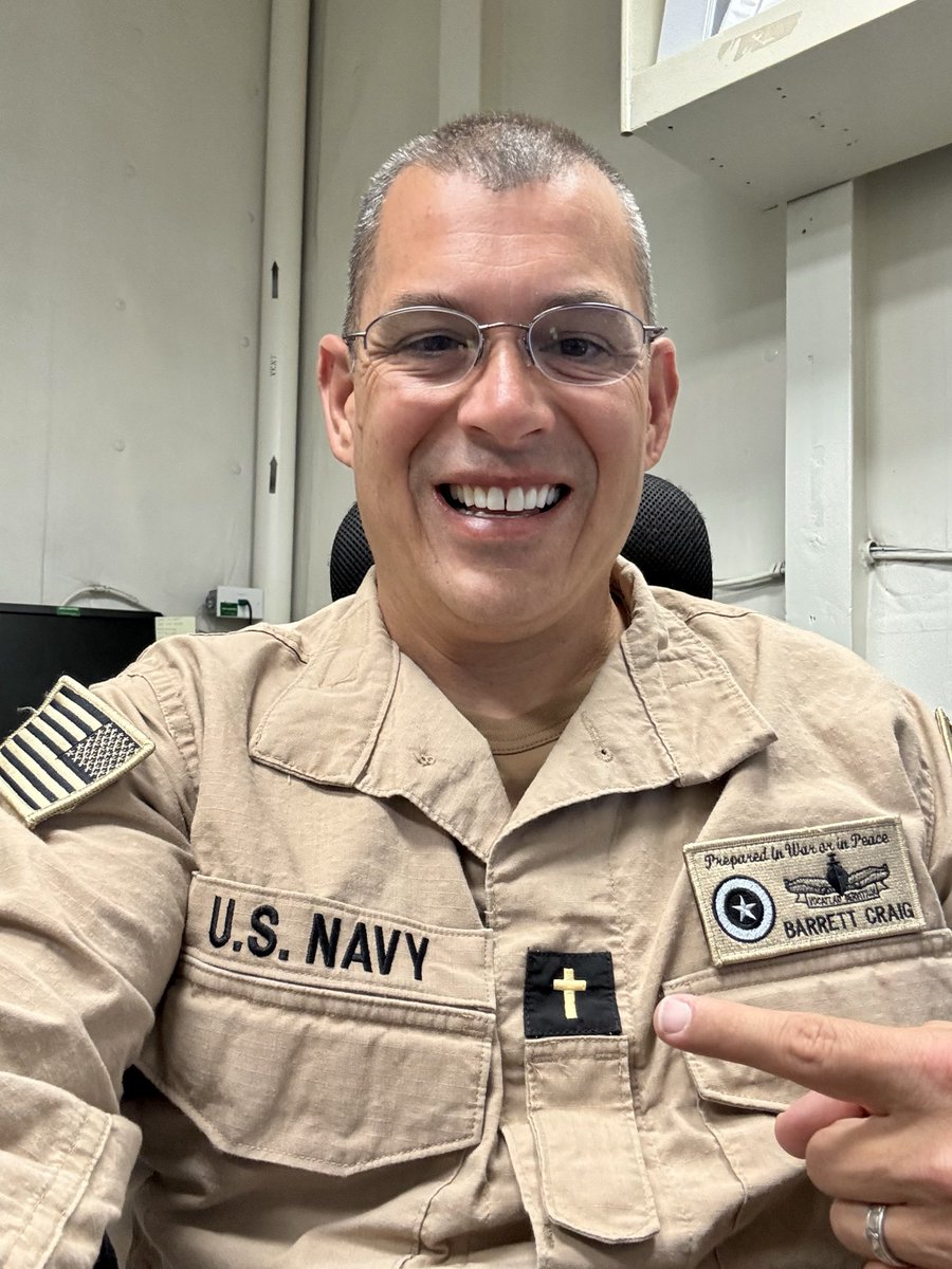 barrettcraig's tweet photo. “For I am not ashamed of the gospel, for it is the power of God for salvation to everyone who believes.” - Romans 1:16

It’s official. The rank is off. As a Navy Chaplain, My Sailors and Marines will now know me only by the cross. 

https://t.co/CM0LGsq6qA https://t.co/F48lnNKwzQ