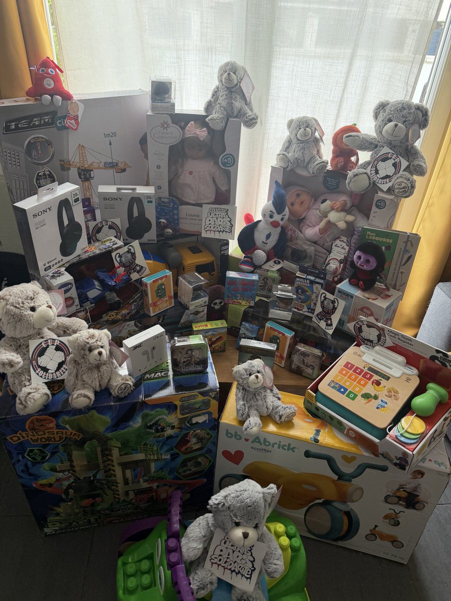 CupSolidarite's tweet photo. Merci à tous nos partenaires qui, par leur générosité et leur soutien, permettent d'offrir des cadeaux à des enfants qui en ont le plus besoin. 
@LaGrandeRecre https://t.co/AGh7yfKOwF