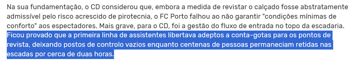 CurtaVermelha's tweet photo. Sobre o caso dos adeptos do Benfica que foram obrigados a descalçar-se no Dragão em pleno chão encharcado.

A Liga, que defende os adeptos, castigou o FC Porto em 3.060€. A xico-espertice compensa. Próximo Clássico lá entrarão os adeptos do Benfica na segunda parte, como acontece há décadas.