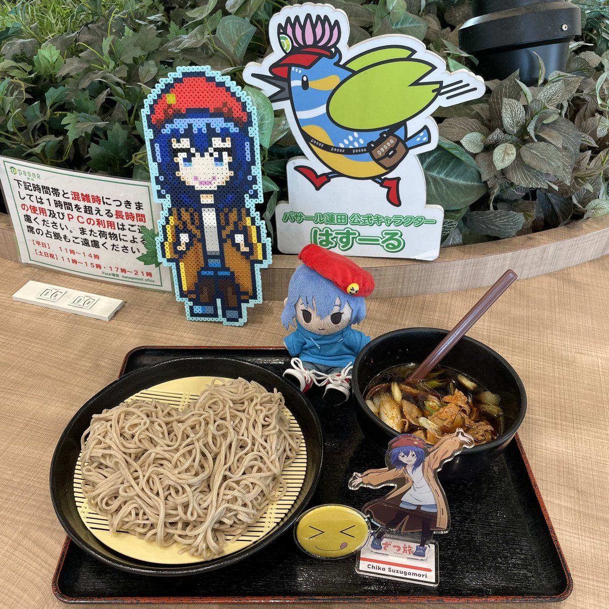 1990Champ's tweet photo. はすーるくんおはよう🪷🐦
蓮田SAで朝ごはん😋
製造元岩崎食品工業創業75年埼玉名物肉汁うどん"翁の郷"であえて蕎麦にしたらハート型に盛られてた🥰
24時間営業(2026.6.11時点)助かります🙏

#ざつ旅 #鈴ヶ森ちか #ぬいヶ森さん https://t.co/H2lRjA5FIA
