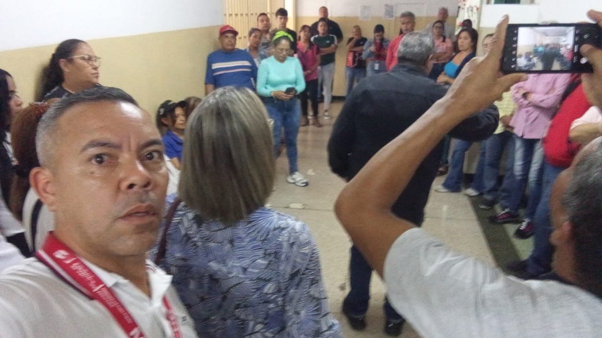 RedSindicalVE's tweet photo. 📢#DíaDeAsamblea | La comunicación constante con nuestros trabajadores es esencial para seguir de pie. Hoy también nos reunimos en  la sede de la Secretaría de Salud de #Caracas, donde se llevó a cabo una discusión  encabezada Pablo Zambrano. ¡Escuchar a las bases nos fortalece! https://t.co/X0PrXURPdt