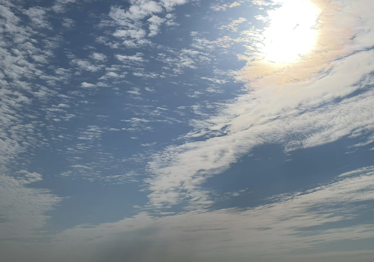 HanashiHitono's tweet photo. (#^.^#)おはようございます 
お疲れ様です 
本日もよろしくです♪

イマソラ
7:01
この時間は眩しい^ ^

本日も何か一つ良いことがありますように！

昨晩は20時まで打ち合わせでした
疲れた🥱😓

#イマソラ https://t.co/MdRh7qIVUV