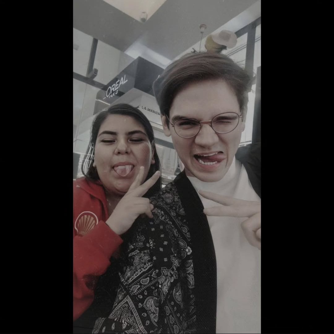 Lupitarl_19's tweet photo. holaa, mi nombre es Lupita, tengo 24 añotes y soy de la cdmx, sigo a valdo desde hace varios añitos ya y mi rol en la comunidad es ser fantasma JAJAJA pero igualmente aquí estamos para lo que necesiten y para amigar
pd: pa cuando un m&amp;g en cdmx? te extraño apa #integracionzaza26 https://t.co/GKPuUj23tA