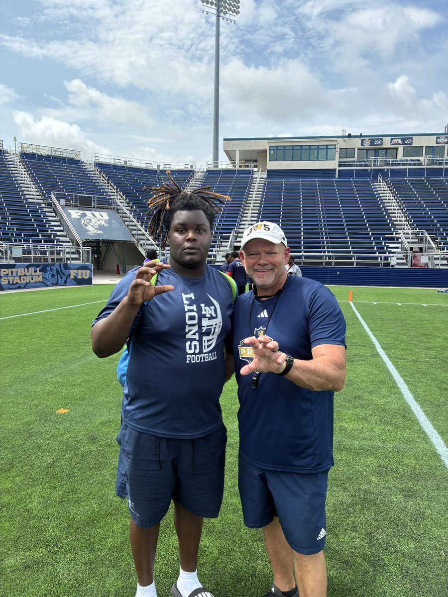 Cratticgetsacks's tweet photo. Extremely blessed to receive a D1 offer from FIU!!

@CoachJoeCauthen @coach_Gomez36 @daubrey52 @trenchmenAC @coach_hadac @PatrickBowes32 @CharlesWoodson @TomLoy247 @ChadSimmons_ @BrianDohn247 @JohnGarcia_Jr
@TomLoy247 @DemetricDWarren
@GregBiggins @OS_ChrisHays @Andrew_Ivins @adamgorney