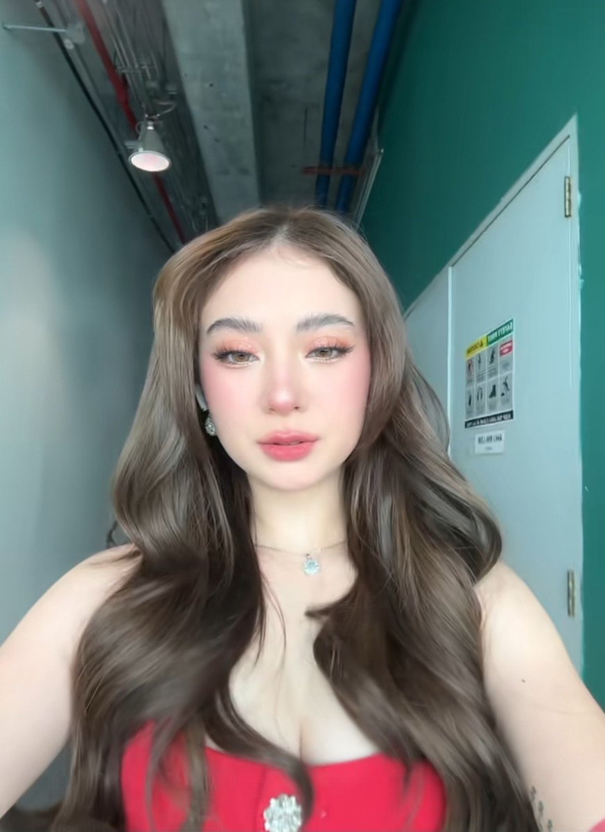 Canete68938A's tweet photo. gantong make up sana sa prom 🤞 https://t.co/YpcNpudurA