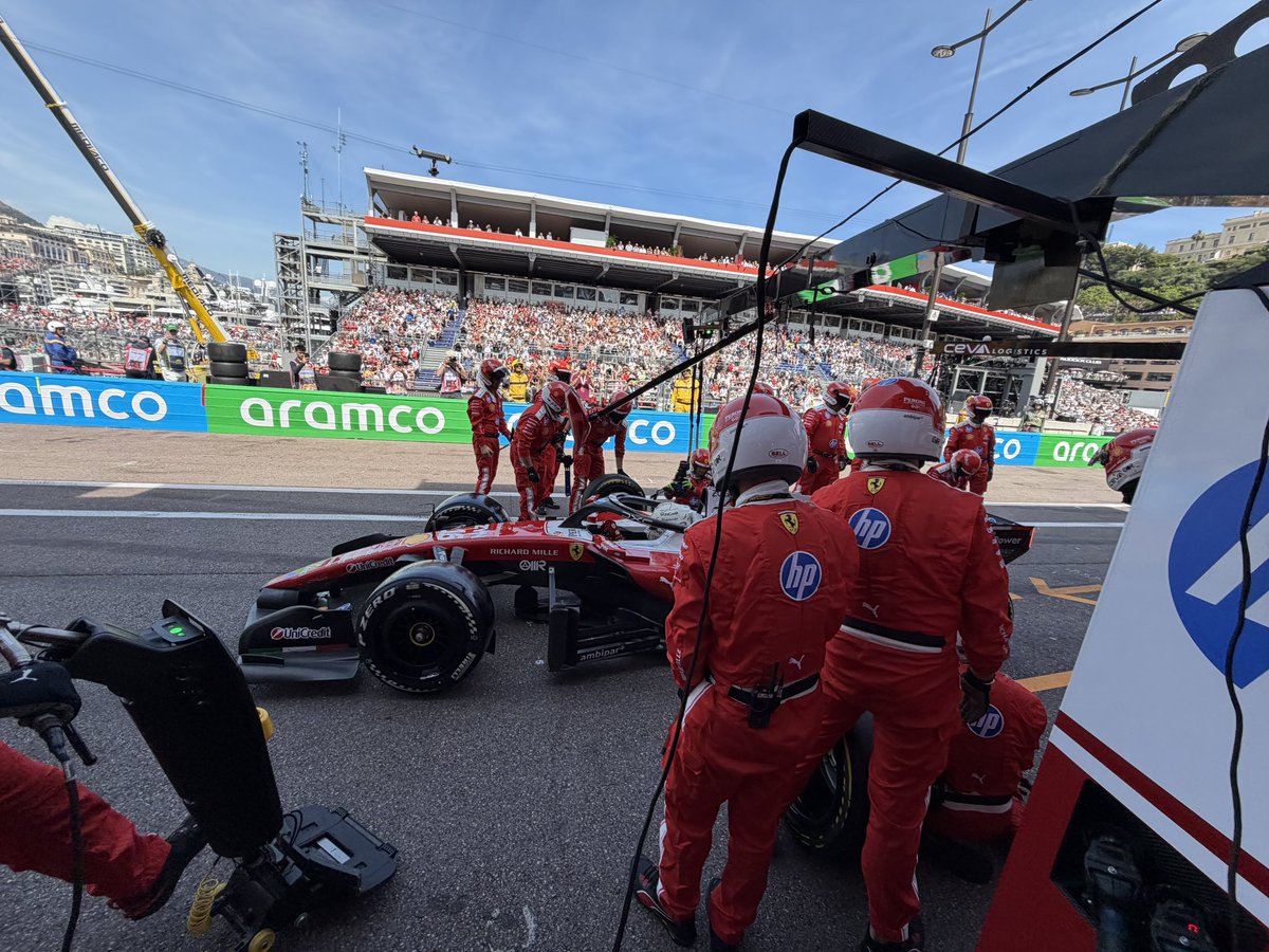 FerraristaHu's tweet photo. 🔴 S A J T Ó N A P! 🗣️
Eljött a Ferrari versenyzőinek nulladik napja, amikor a két pilótánk mellett a csapatvezetőnk is hivatalos a mai sajtókonferenciára. / Maradjatok velünk és minden nyilatkozatot hozunk nektek. 🎙️

 📸 : Scuderia Ferrari HP https://t.co/M4UmVwfrrT
