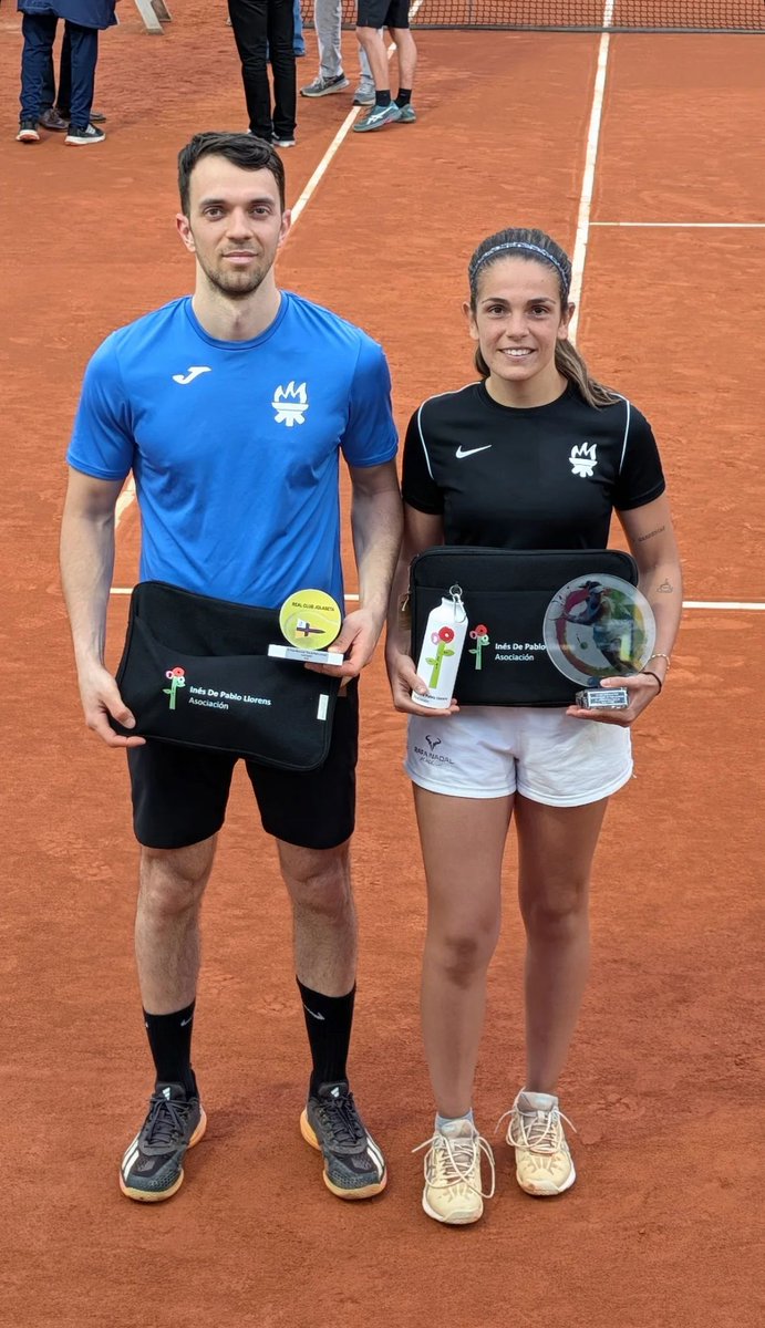 ADSanJuanDKE's tweet photo. 🎾 𝐀𝐫𝐢𝐚𝐝𝐧𝐚 𝐏é𝐫𝐞𝐳 𝐲 𝐑𝐚𝐦ó𝐧 𝐝𝐞𝐥 𝐎𝐥𝐦𝐨 𝐛𝐫𝐢𝐥𝐥𝐚𝐧 𝐞𝐧 𝐁𝐢𝐥𝐛𝐚𝐨 / Ariadna Pérez eta Ramón del Olmok distira egin dute Bilbon

🏆 @tenisadsj 

https://t.co/FZ9K6dulha https://t.co/yGVWFEeDWn