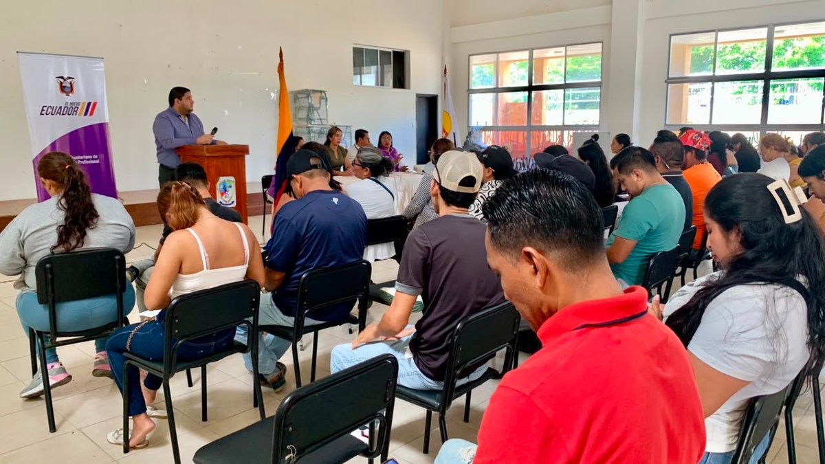 MinGobiernoEc's tweet photo. #Guayas | Articulamos acciones en territorio para acercar oportunidades de capacitación a la ciudadanía.

En el cantón Playas socializamos la oferta de cursos del @secap_ec, para fortalecer capacidades de la comunidad, promover desarrollo profesional y contribuir a su bienestar. https://t.co/SVFtOw5SI6