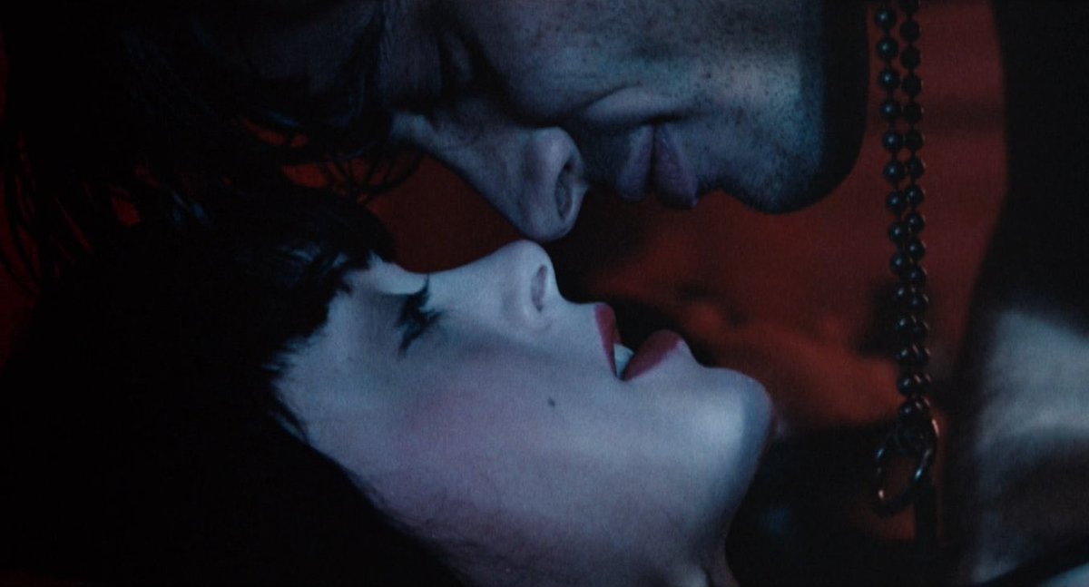 Lenscap's tweet photo. ‘The Doom Generation’ (1995)
dir. Gregg Araki
dp. Jim Fealy https://t.co/cpqO1uUYMg