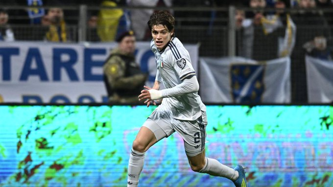 dimairzo's tweet photo. Giornata di standby nella trattativa per Palestra: c'è ancora distanza tra l'offerta dell'#Inter e la richiesta dell'#Atalanta. I bergamaschi chiedono 55 milioni bonus compresi, l'Inter valuta l'inserimento dei due talentini dell'Under 23 #Spinaccè e #Agbonifo https://t.co/mnrtySB8ld