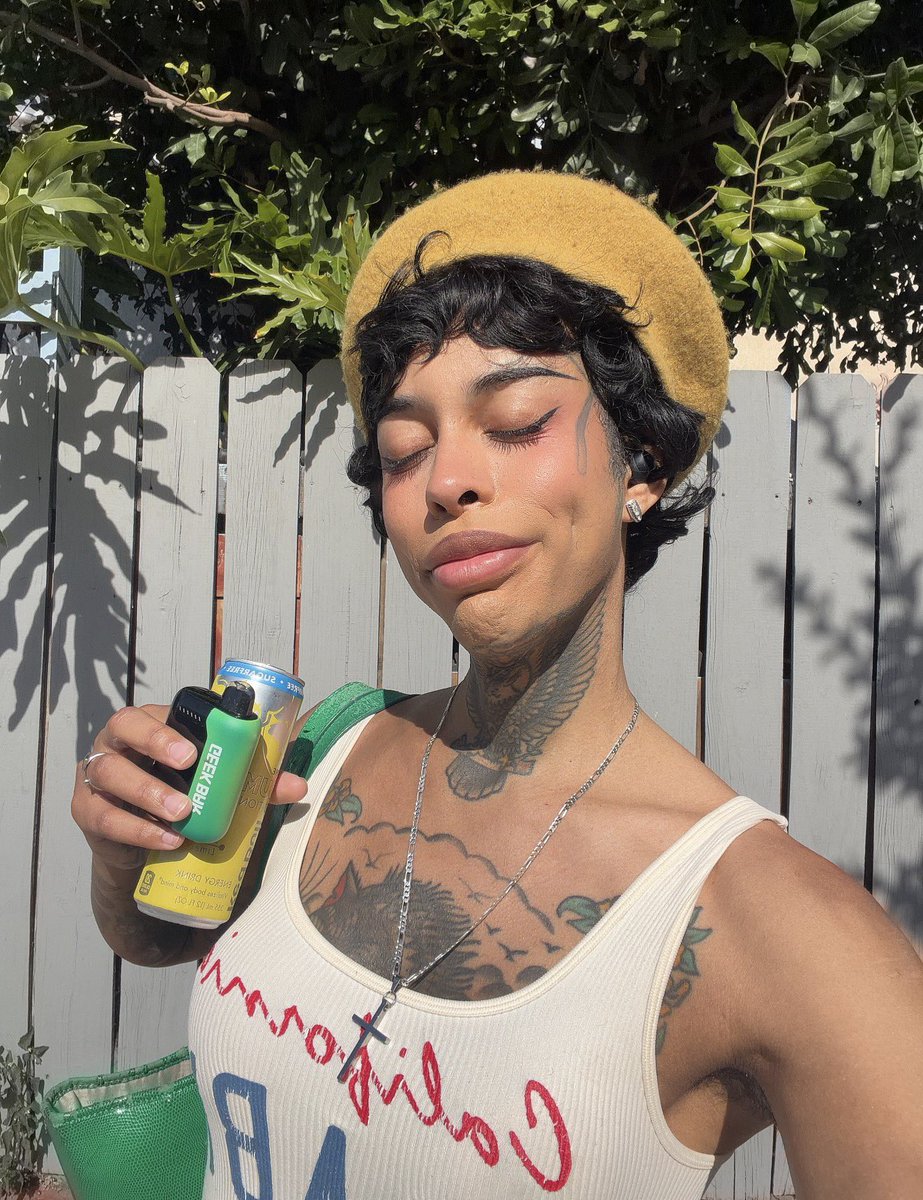 alluringskull's tweet photo. it’s NEVER too late to chose yourself 

It’s NEVER too late to be happy

It’s NEVER too late to transition https://t.co/WUmLrZzDVJ
