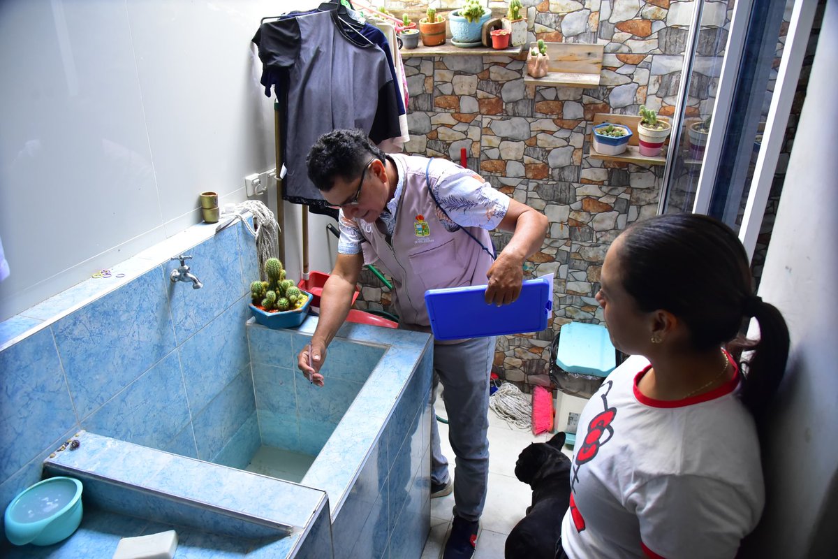 SecSaludVpr's tweet photo. Multas superiores a $1.000.000 para quienes hagan uso inadecuado de este recurso.

Desde la @AlcaldiaVpar hacemos un llamado a la conciencia ciudadana: cuidar el agua es proteger la vida y contribuir a la prevención de enfermedades como el dengue. https://t.co/jQ28Iqyjxt