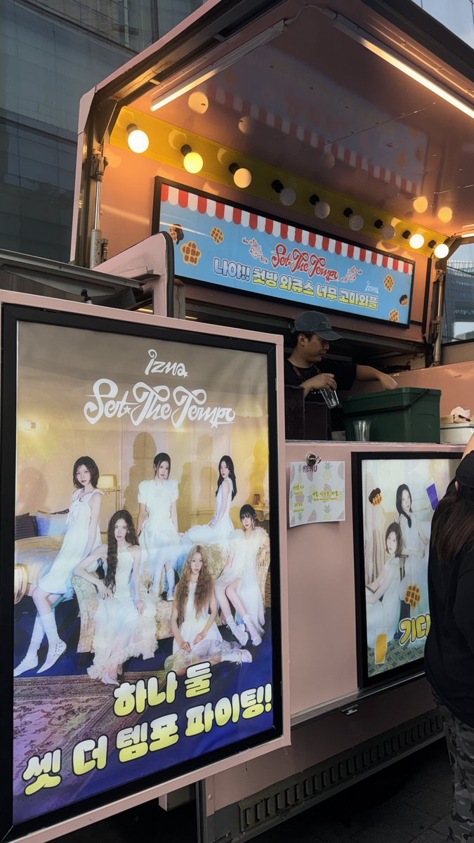 lovebingstrucks's tweet photo. 이뽀니 이즈나가 아침으로 와플 + 수박주스 줬더얌 출근 전 랑모닝 테라피 엄청나네 ㄷ ㄷ ㄷ 🤍 https://t.co/4kwnJxkYVm