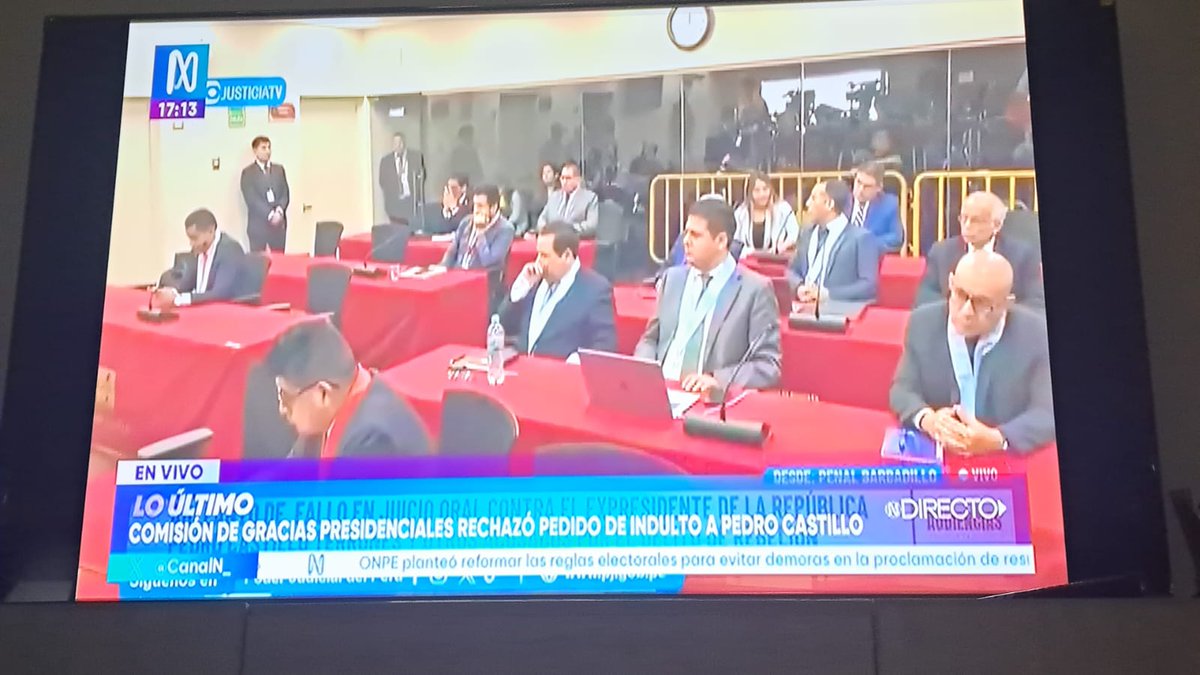 felix_chipana's tweet photo. Último minuto ÚLTIMO ,,la  rata de castillo  FUE RECHAZADO SU PEDIDOS DE INDULTO , ÁHORA EL CONGRESO DEBE VACAR AL MISERABLE DE BALCÁZAR , QUIEN ESTUVO LISTO PARA FIRMAR ,,, https://t.co/c4YmWTN22P