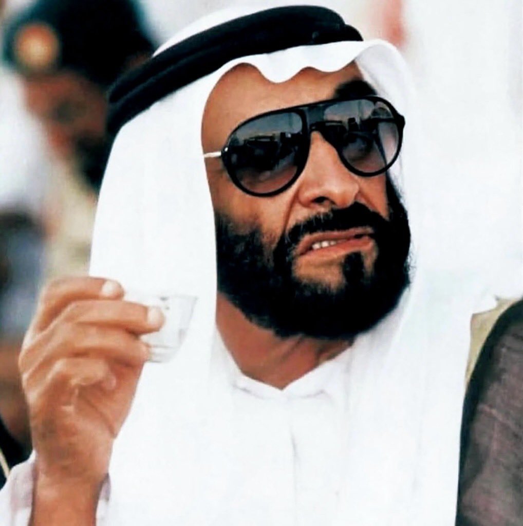 ff3p_'s tweet photo. رحل.. ولكن لم يرحل.
رحل الجسدُ، وبقيت روحه الإنسانية وأفعاله الخالدة
وأياديه البيضاء تجوب الأرض و تُزهر خيراً وسلاماً في كل امتدادٍ وصلت إليه ..
زايد لم يمت؛ فهو حيٌّ في كل شبر من قلوبنا، 
رحم الله؛ الشيخ زايد بن سلطان آل نهيان، وأسكنه فسيح جناته. https://t.co/kCWbqsLqDw