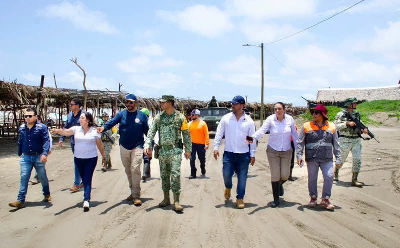 infoveracruz's tweet photo. Atienden #Beto #Cobos y PC estatal #afectaciones por #lluvias en Alvarado. https://t.co/DahNwj0nAu
