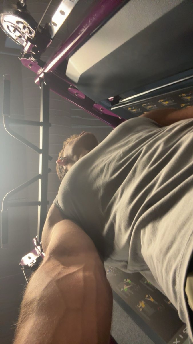 AlexanderNYC21's tweet photo. Feeling generous again 😈😈 Requests for customs are open all night. HMU. About to smash this workout! https://t.co/tbII9VU4lW