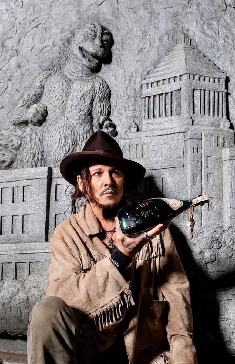 Johnny Depp tweet media