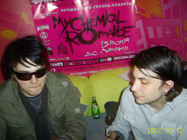 hourly frerard tweet media