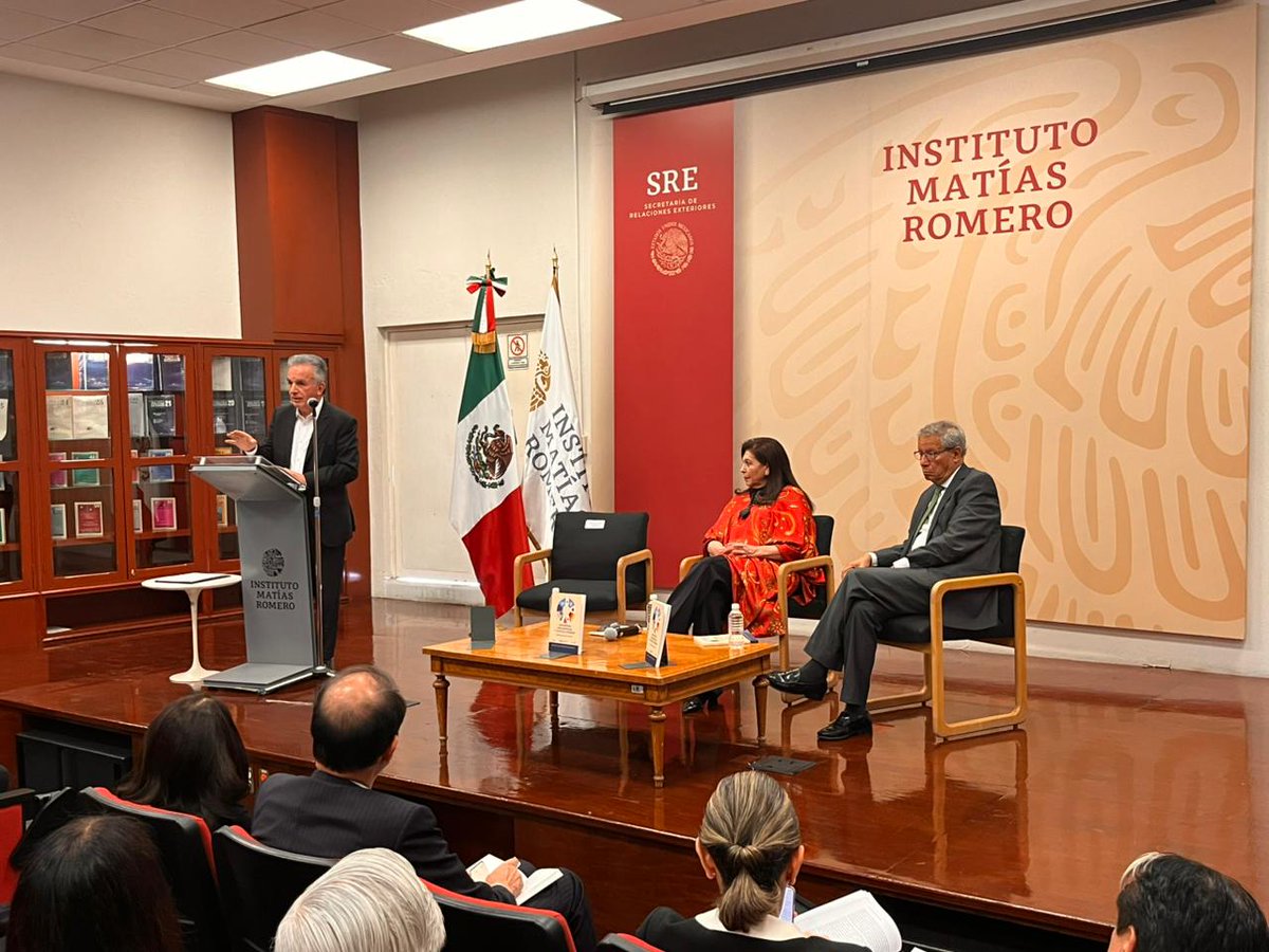 imatiasromero's tweet photo. Esta mañana llevamos a cabo la presentación del libro "Iniciativas diplomáticas y política exterior" del Emb. @miguelrcabanas. Agradecemos la participación de la Emb. @mtmercado2002 y del embajador @ernestocampost, quienes nos compartieron su experiencia en materia de negociación https://t.co/gI2APFTlL1