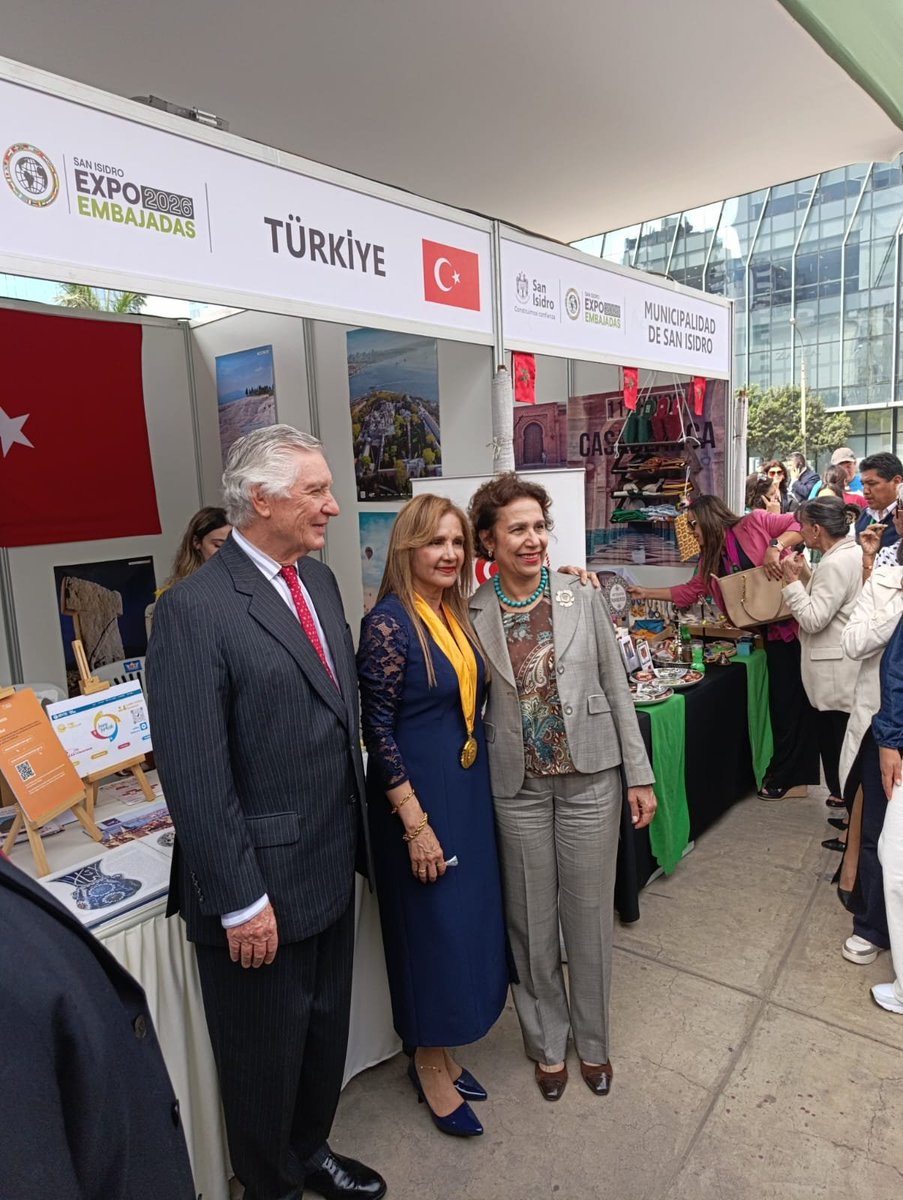 TC_LimaBE's tweet photo. Dışişleri Bakanı Büyükelçi Carlos Pareja ve San Isidro Belediye Başkanı Nancy Vizurraga'ya standımızı nazik ziyaretleri için teşekkür ederiz. https://t.co/5RWUeWTQDT